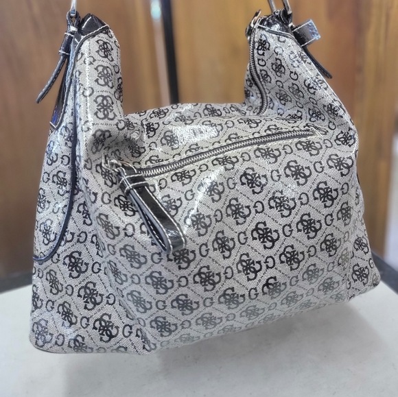 Large GUESS Tote Bag - Picture 4 of 6